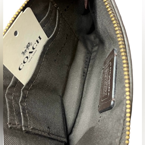 Coach Horse and Carriage corner zip wristlet with gift bag and bowđ„ - Picture 9 of 15